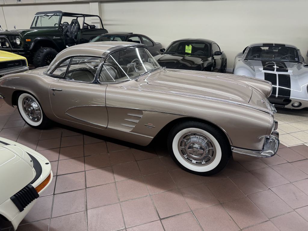 1961 Chevrolet Corvette Image 15
