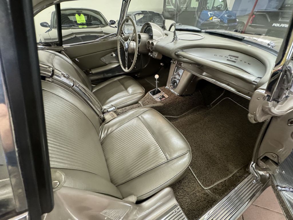 1961 Chevrolet Corvette Image 18