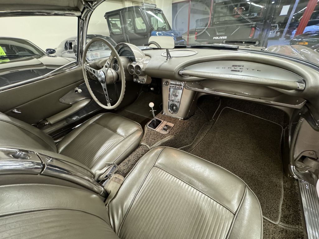 1961 Chevrolet Corvette Image 20