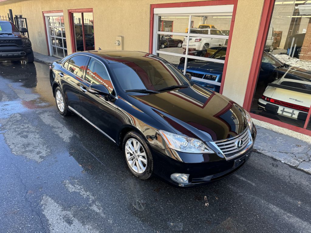 2012 Lexus ES Image 2