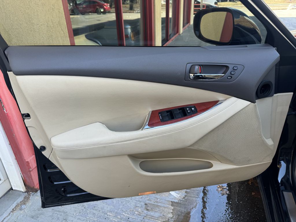 2012 Lexus ES Image 48