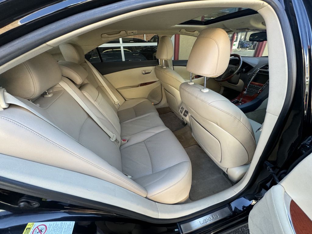 2012 Lexus ES Image 65