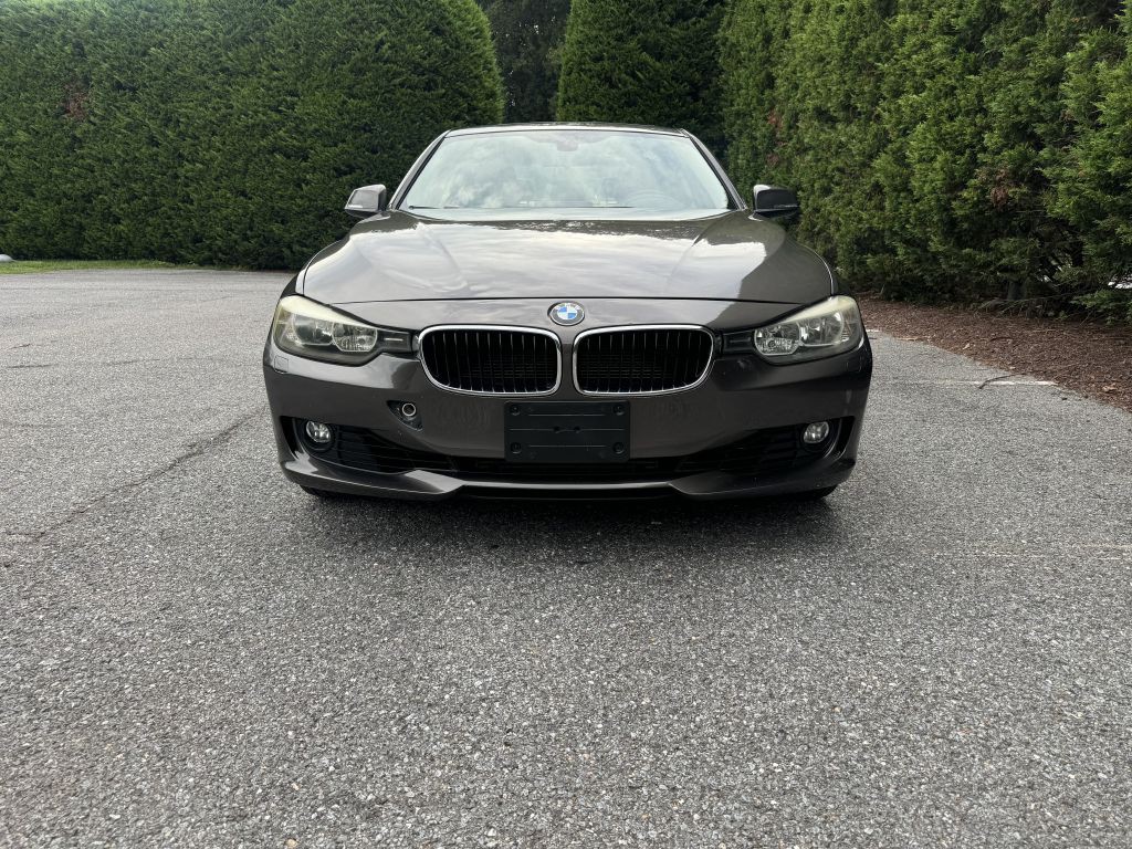 2013 BMW 3 Series Image 2