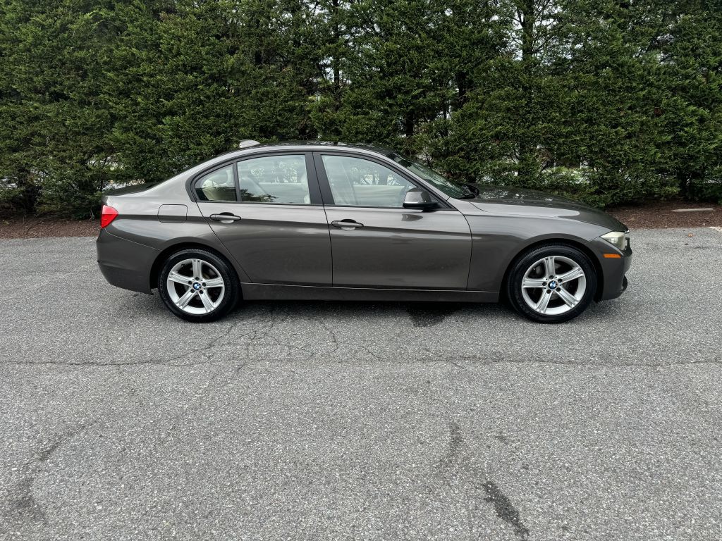 2013 BMW 3 Series Image 9