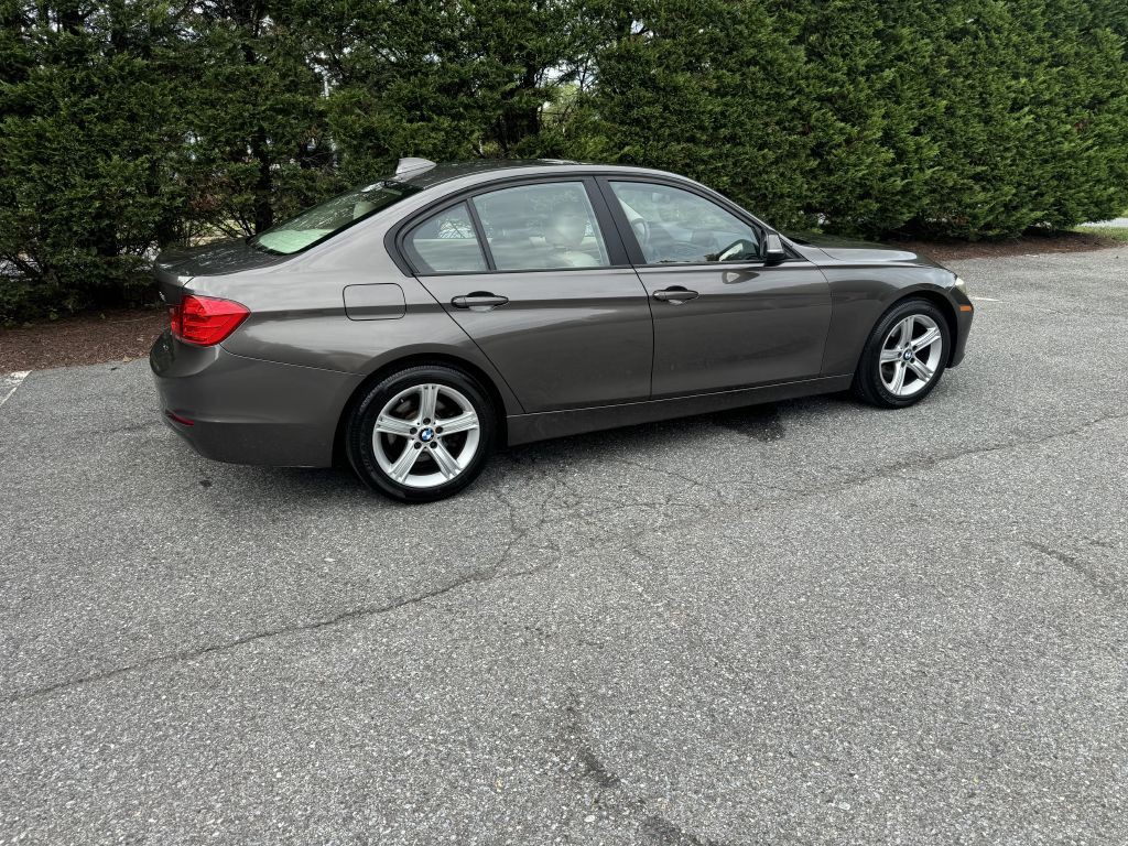 2013 BMW 3 Series Image 10