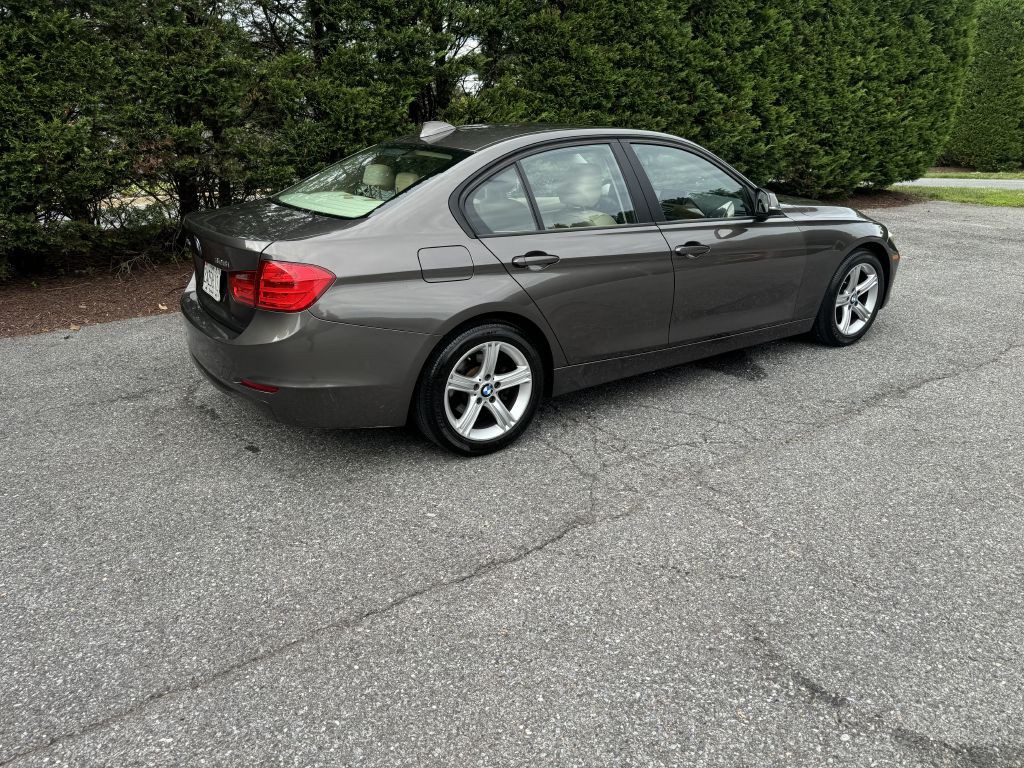 2013 BMW 3 Series Image 11