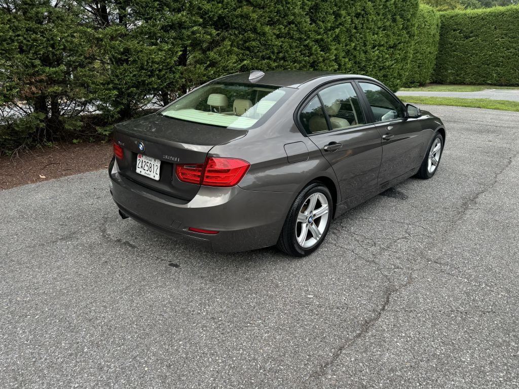 2013 BMW 3 Series Image 13