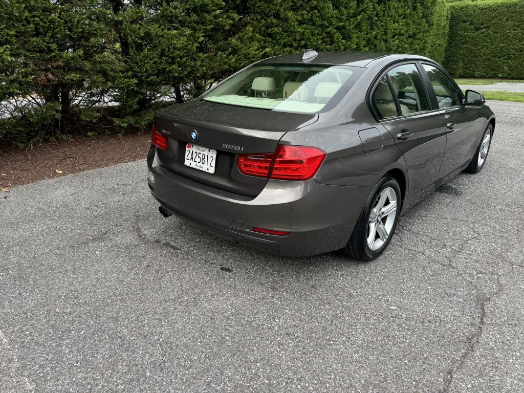 2013 BMW 3 Series Image 14