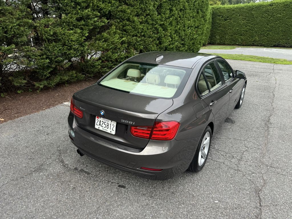 2013 BMW 3 Series Image 15