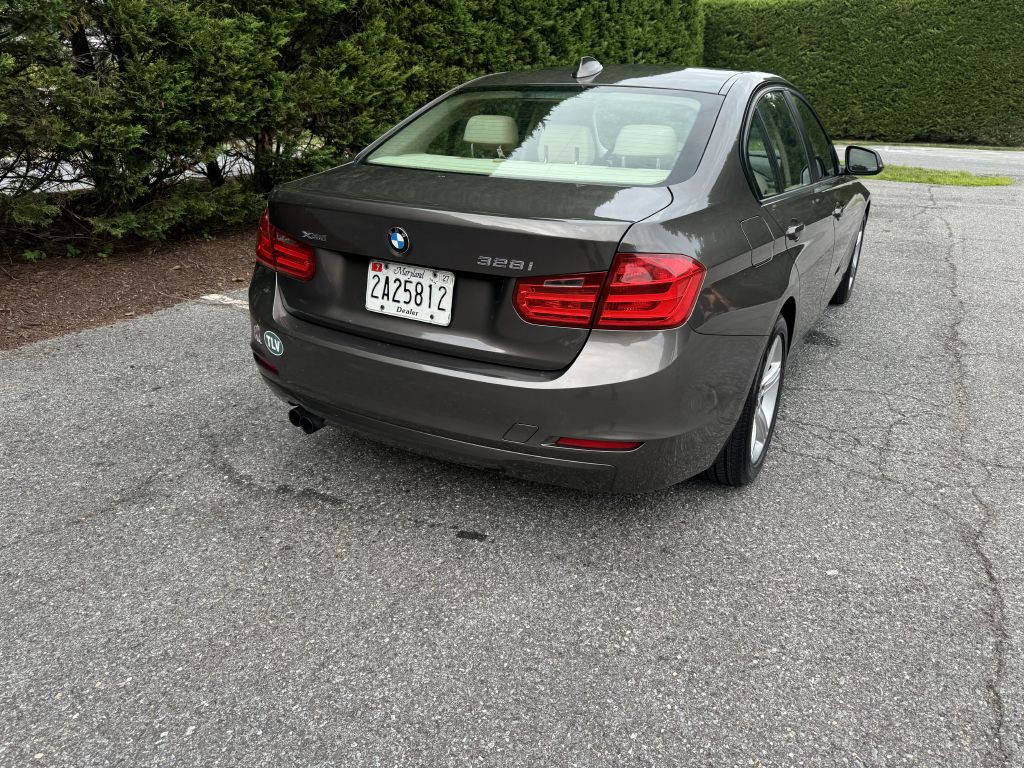 2013 BMW 3 Series Image 16