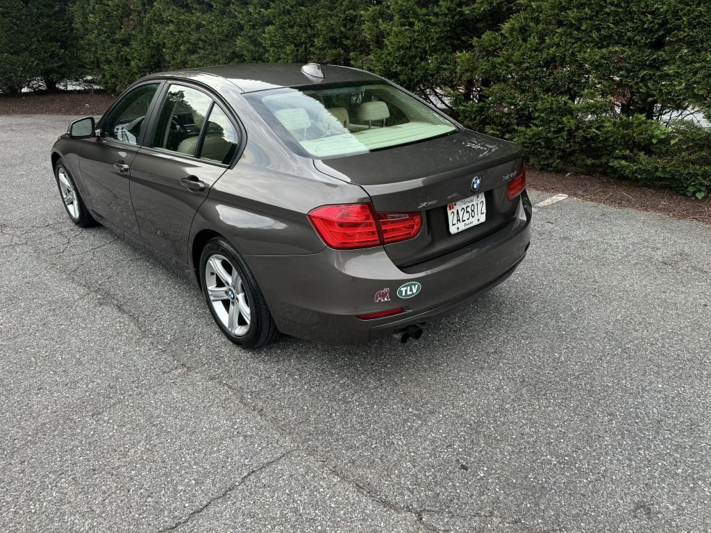 2013 BMW 3 Series Image 18