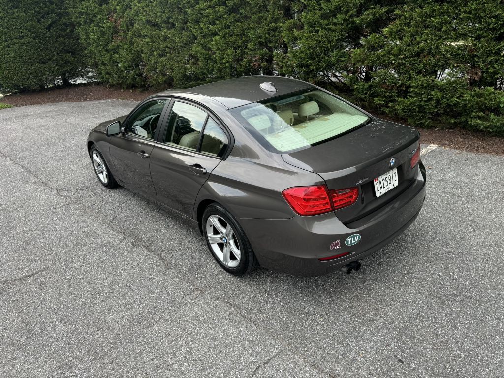 2013 BMW 3 Series Image 19