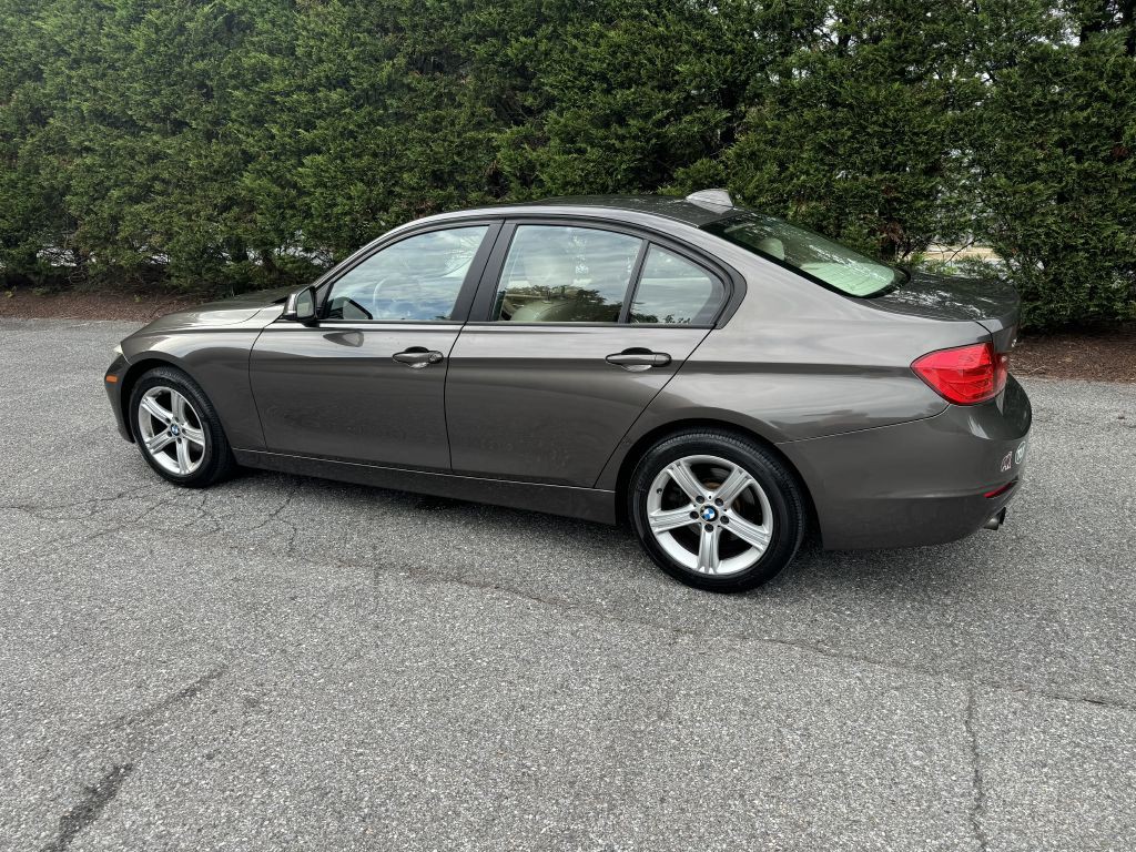 2013 BMW 3 Series Image 21