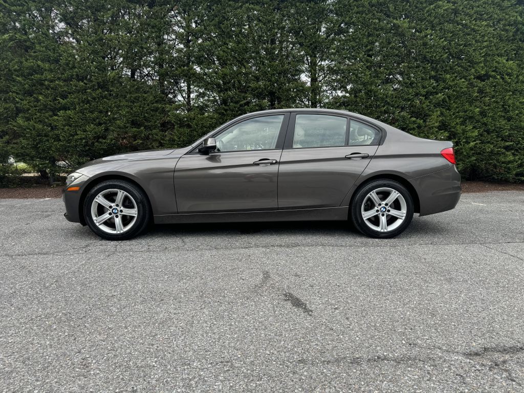 2013 BMW 3 Series Image 24