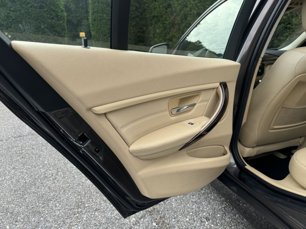 2013 BMW 3 Series Image 36