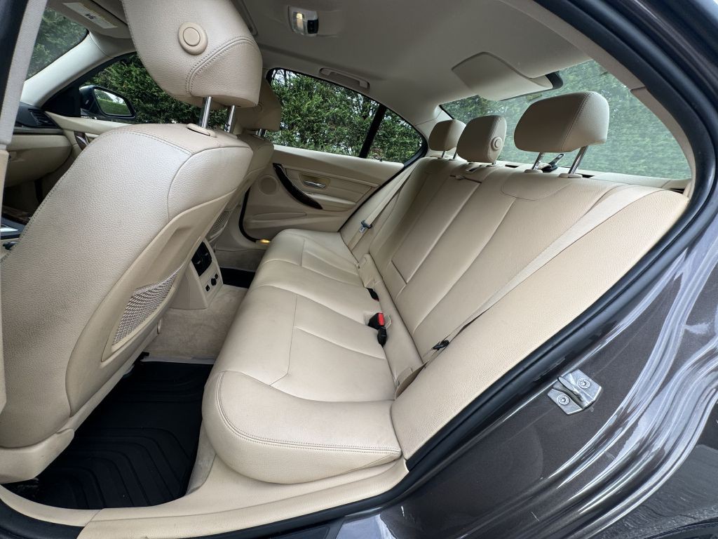 2013 BMW 3 Series Image 38