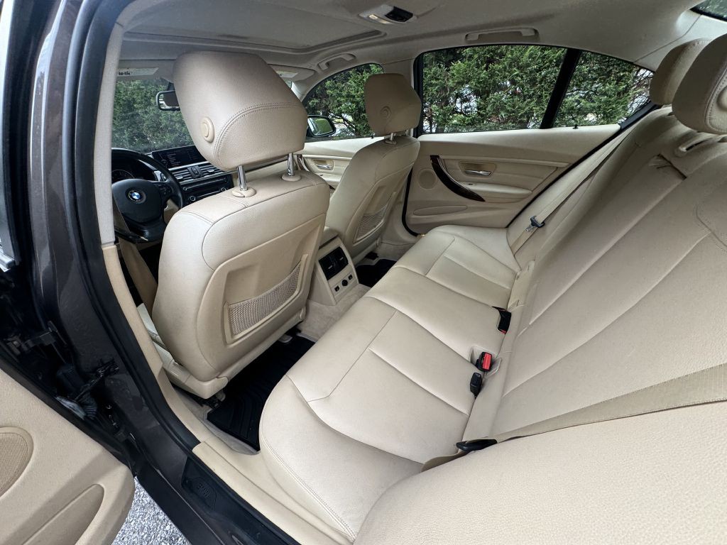2013 BMW 3 Series Image 39