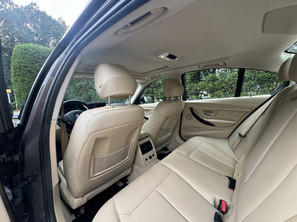 2013 BMW 3 Series Image 40