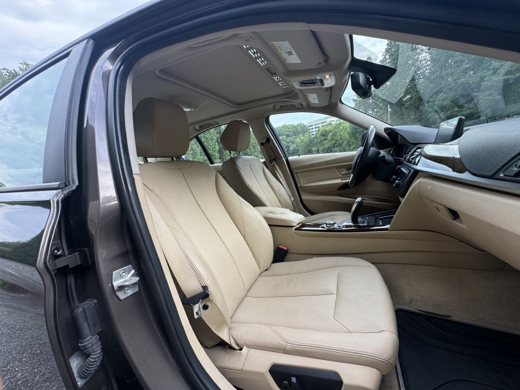 2013 BMW 3 Series Image 49