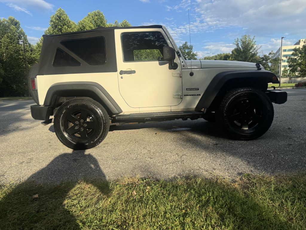 2010 Jeep Wrangler Image 11