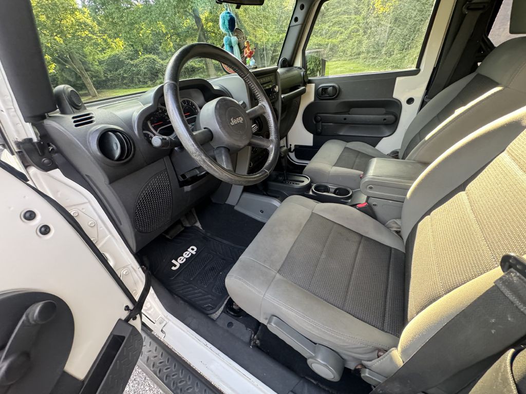 2010 Jeep Wrangler Image 16