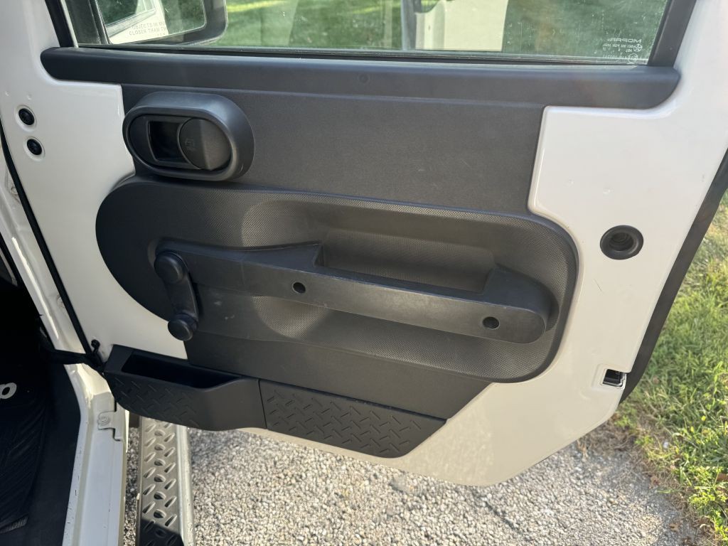 2010 Jeep Wrangler Image 19