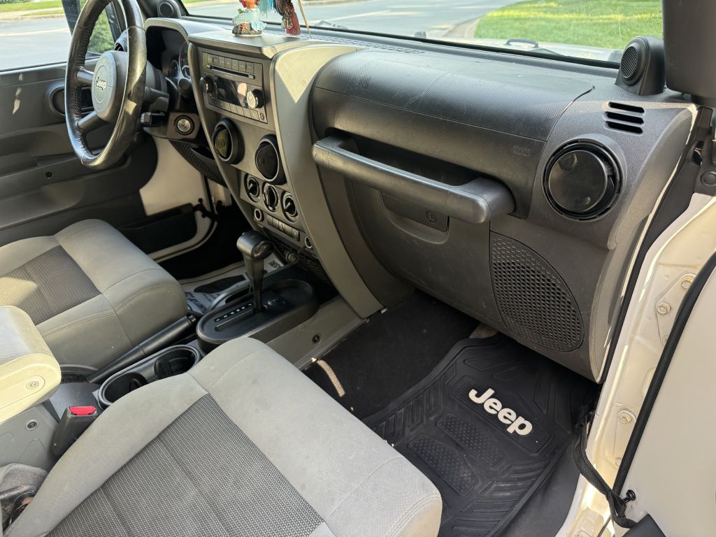 2010 Jeep Wrangler Image 20