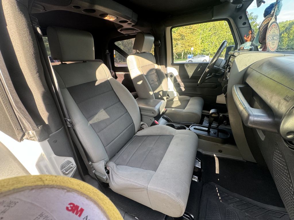 2010 Jeep Wrangler Image 22