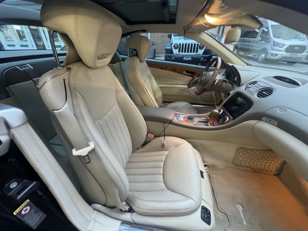 2009 Mercedes-Benz SL-Class Image 32