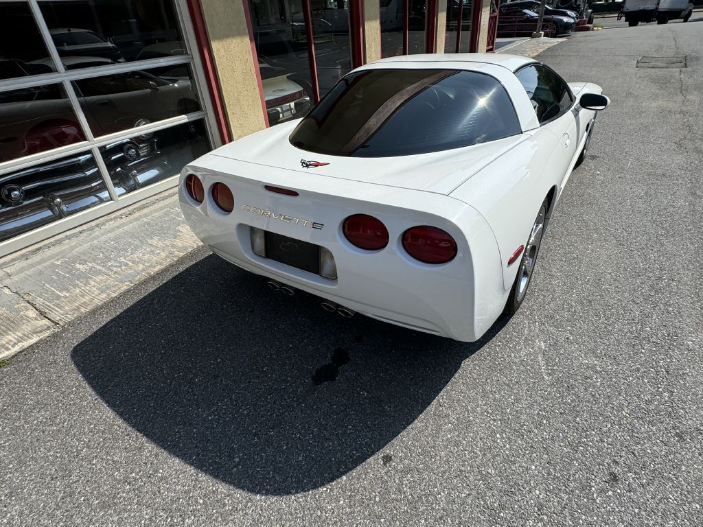 1998 Chevrolet Corvette Image 24