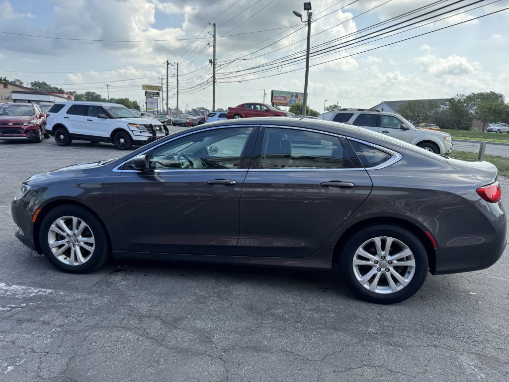 2015 Chrysler 200 Image 3