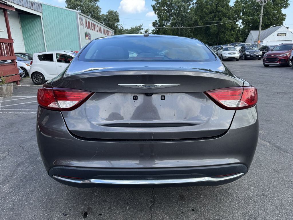 2015 Chrysler 200 Image 4