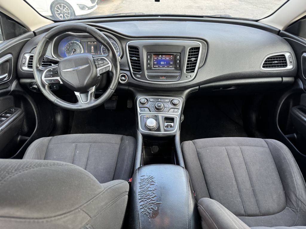 2015 Chrysler 200 Image 6