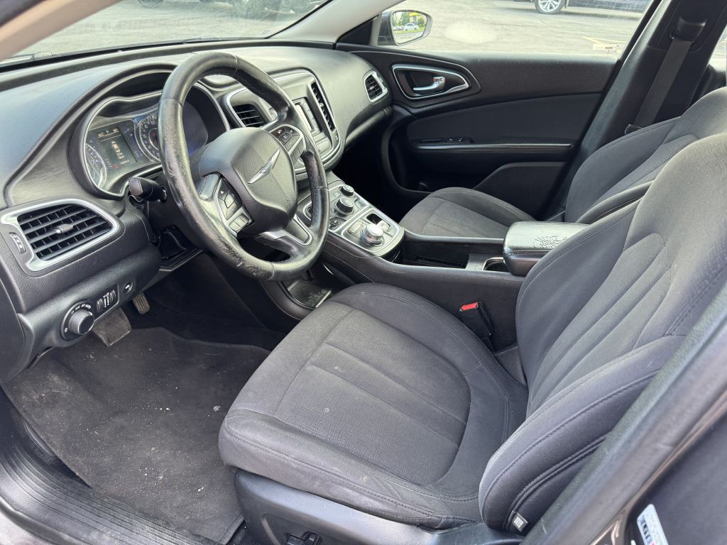 2015 Chrysler 200 Image 7