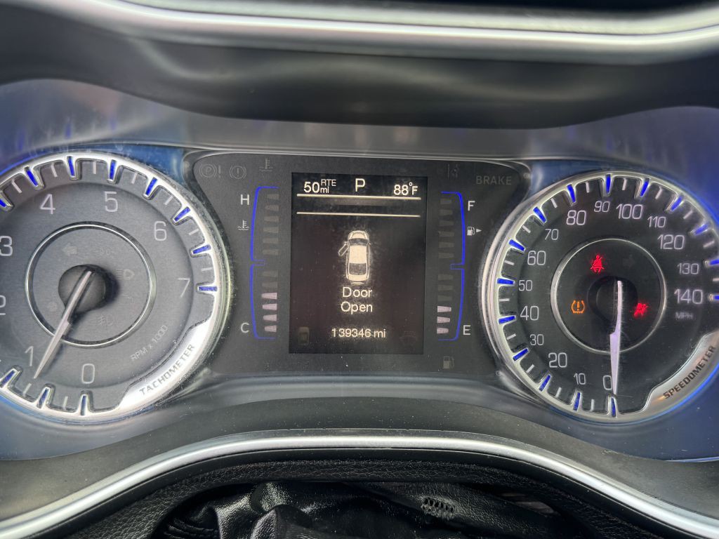 2015 Chrysler 200 Image 12
