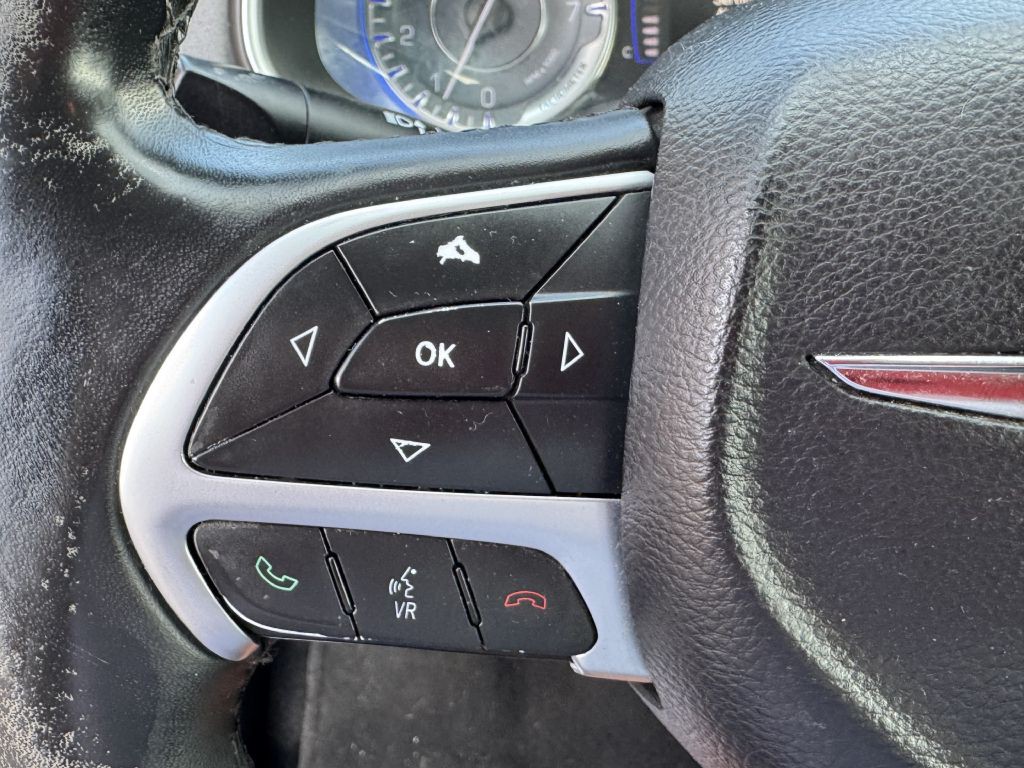2015 Chrysler 200 Image 14