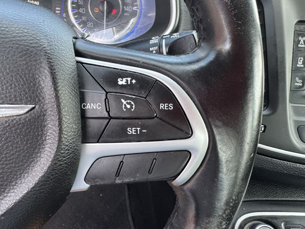 2015 Chrysler 200 Image 15