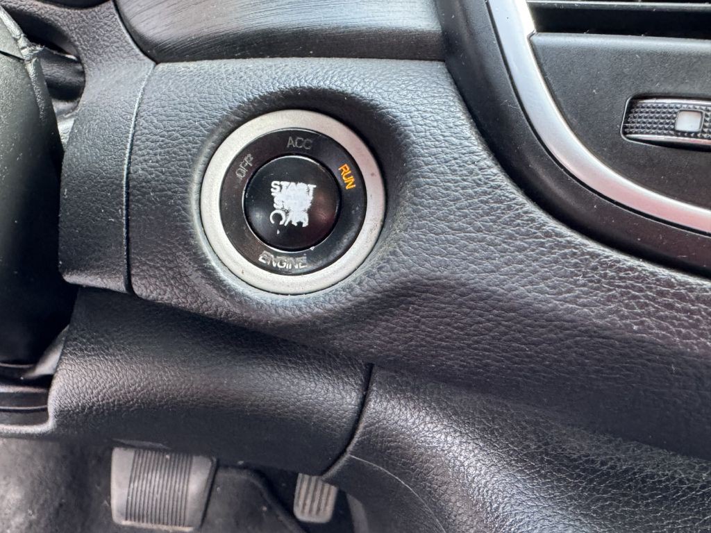 2015 Chrysler 200 Image 21