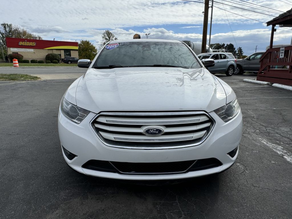 2015 Ford Taurus Image 2