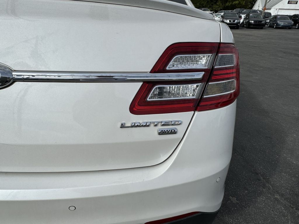 2015 Ford Taurus Image 5