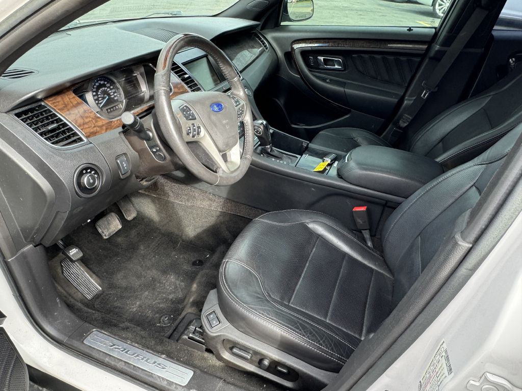 2015 Ford Taurus Image 10