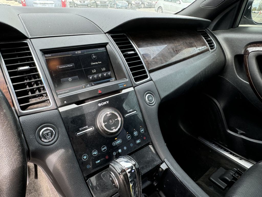 2015 Ford Taurus Image 12