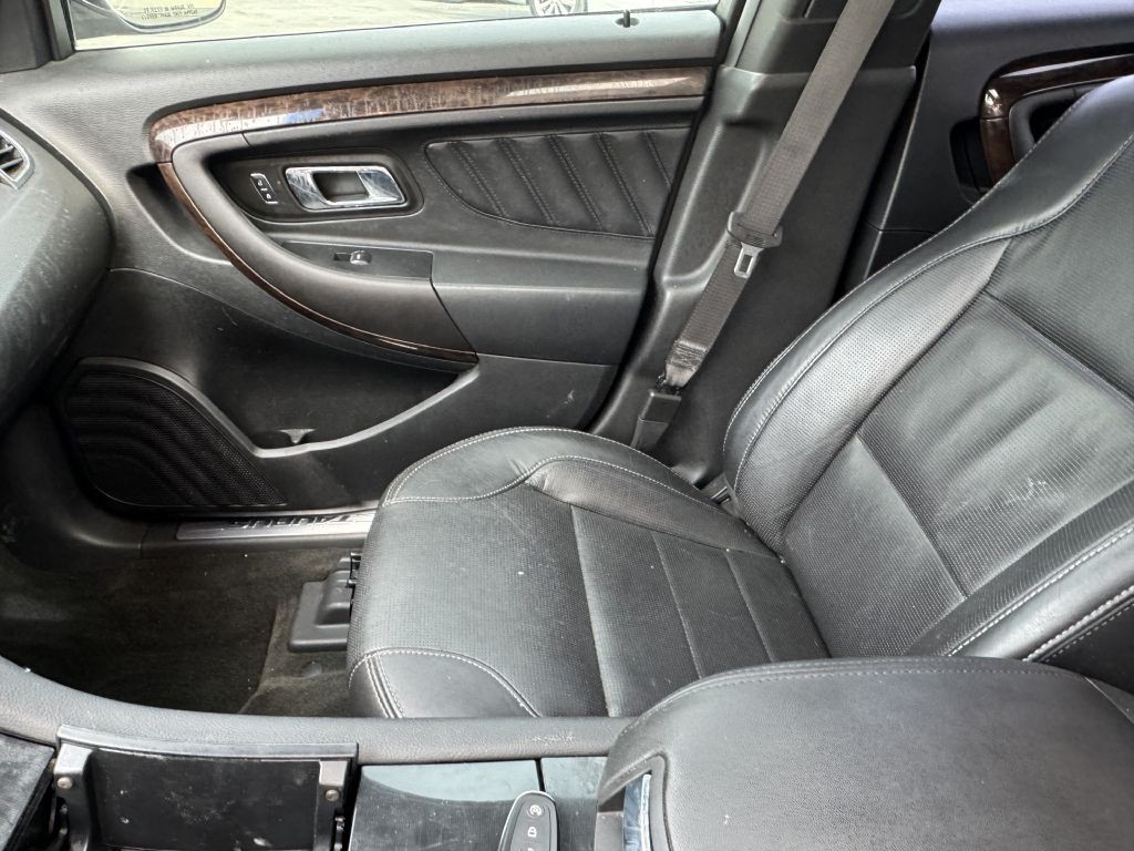 2015 Ford Taurus Image 13