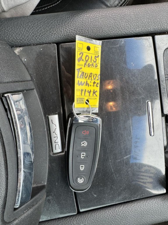2015 Ford Taurus Image 19
