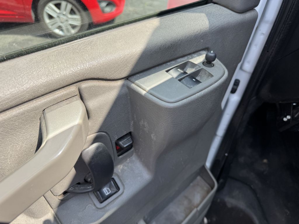 2018 Chevrolet Express Image 7
