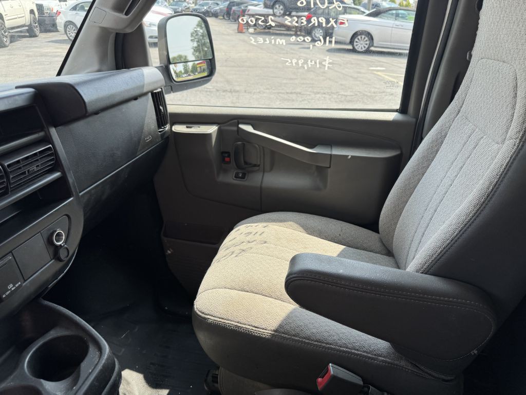 2018 Chevrolet Express Image 10
