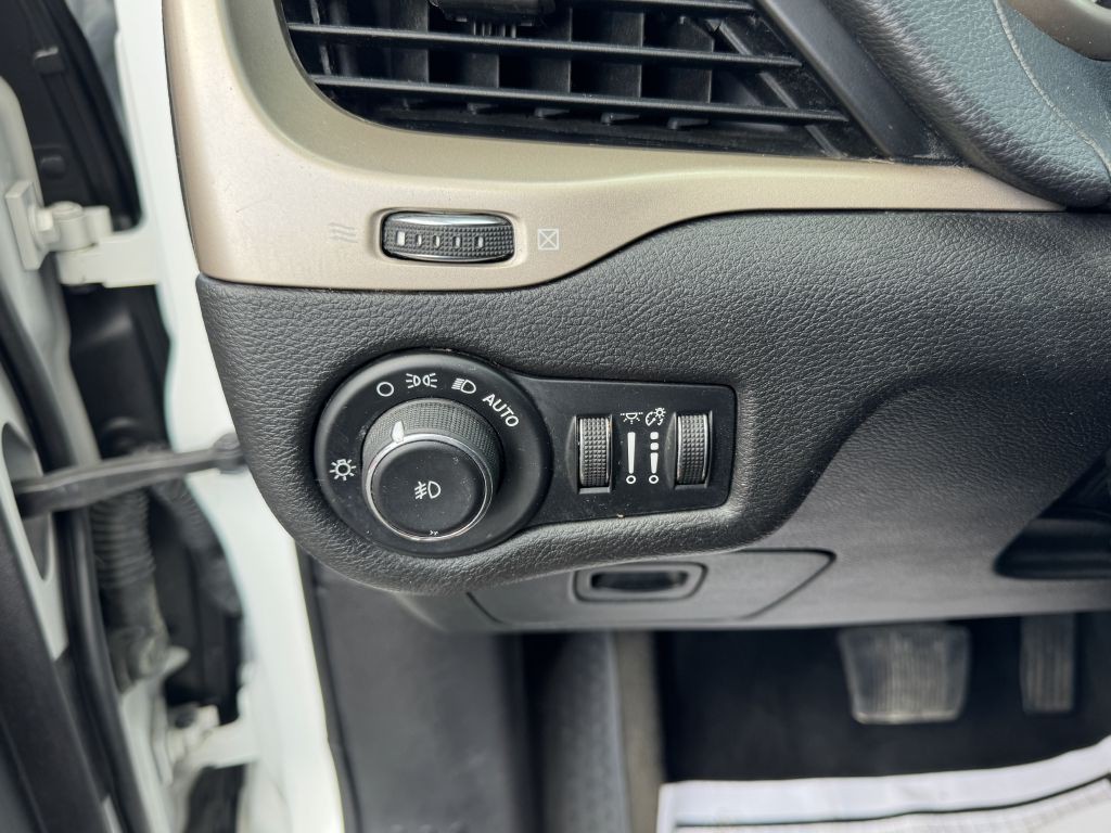 2015 Jeep Cherokee Image 14