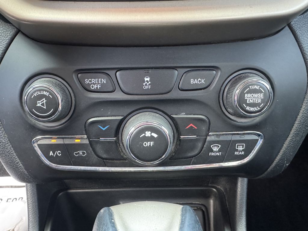 2015 Jeep Cherokee Image 18