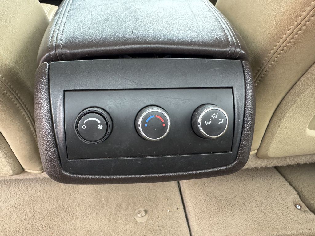 2011 Buick Enclave Image 8