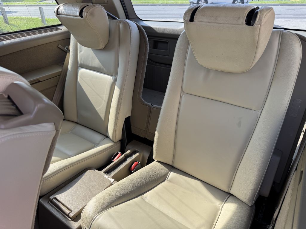 2011 Volvo XC90 Image 7
